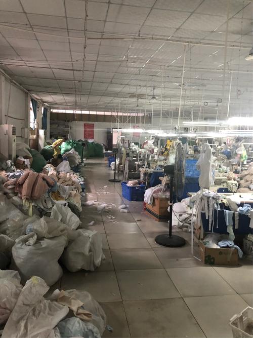 联合执法除隐患 西城派出所与消防大队依法关停查封佳贝服装厂